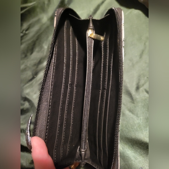 Loungefly Pirates Of The Caribbean Skull Wallet NEW - Picture 3 of 3